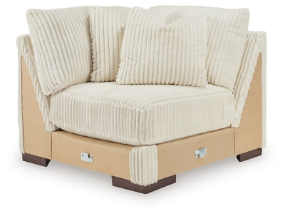 Lindyn Sectional with Chaise - Home Furniture And More (Brentwood, MD)
