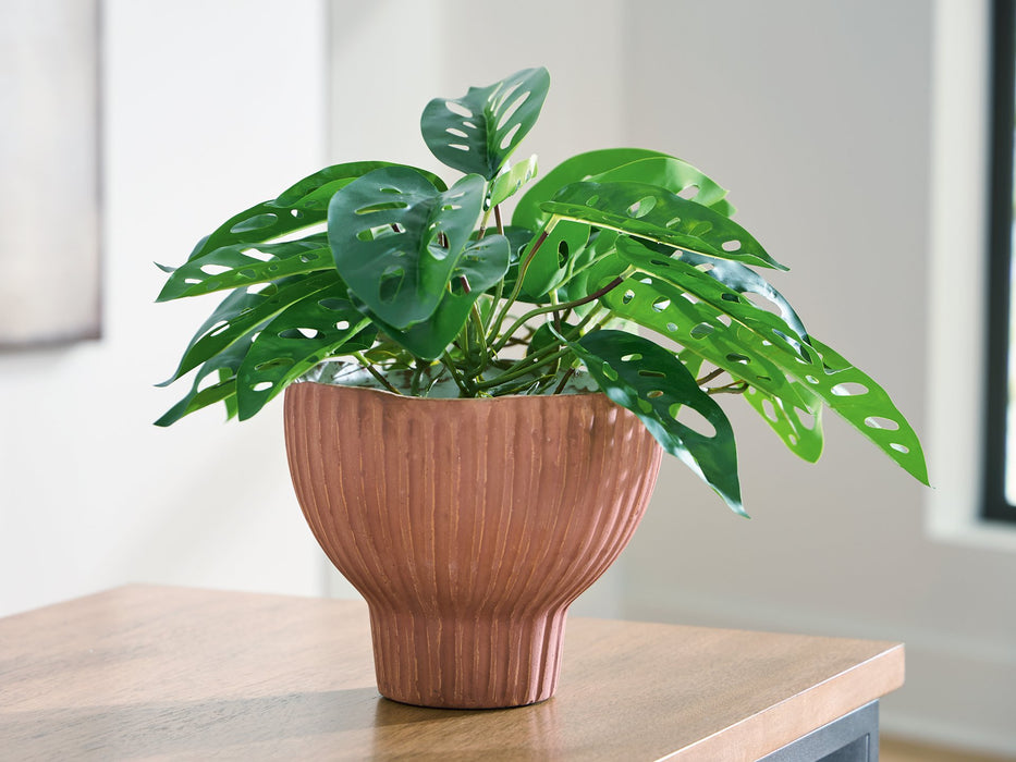 Orban Vase - Home Furniture And More (Brentwood, MD)