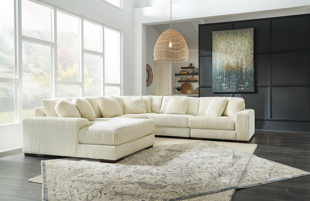Lindyn Sectional with Chaise - Home Furniture And More (Brentwood, MD)